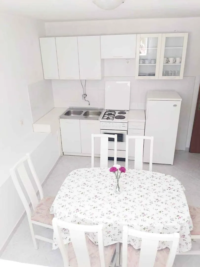 Island Retreat Hotel Tkon Guest house