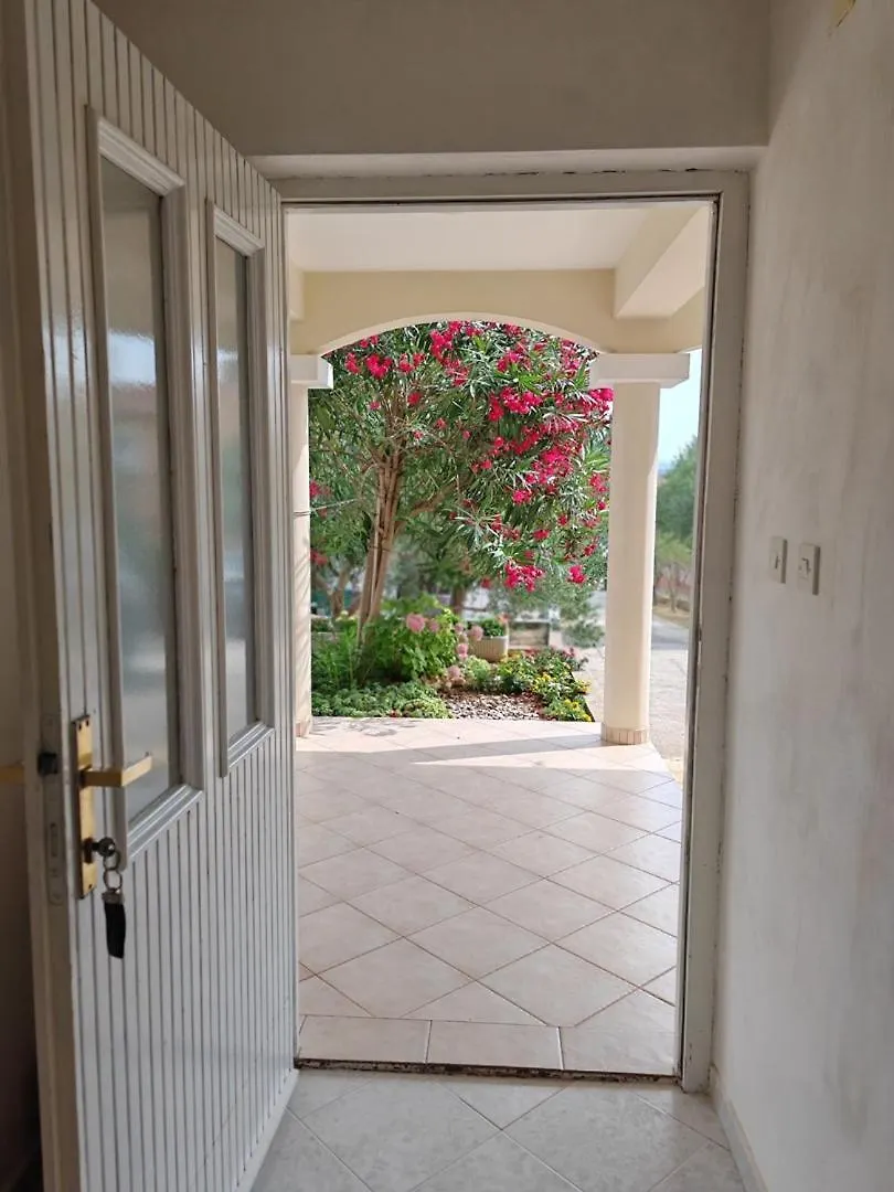 Island Retreat Hotel Tkon Guest house